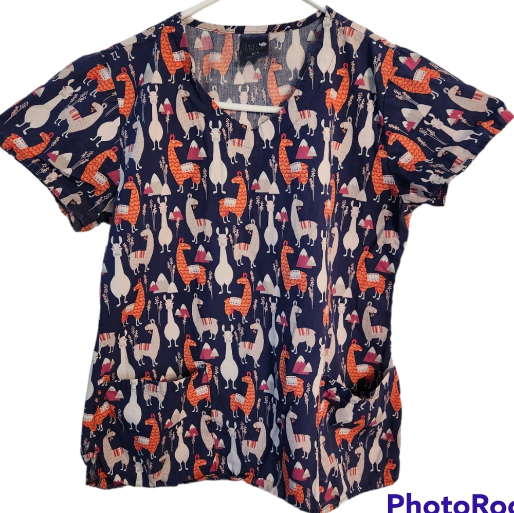 Zoe + Chloe Scrub Top Llama Alpaca Women's Small Nurse Aide.